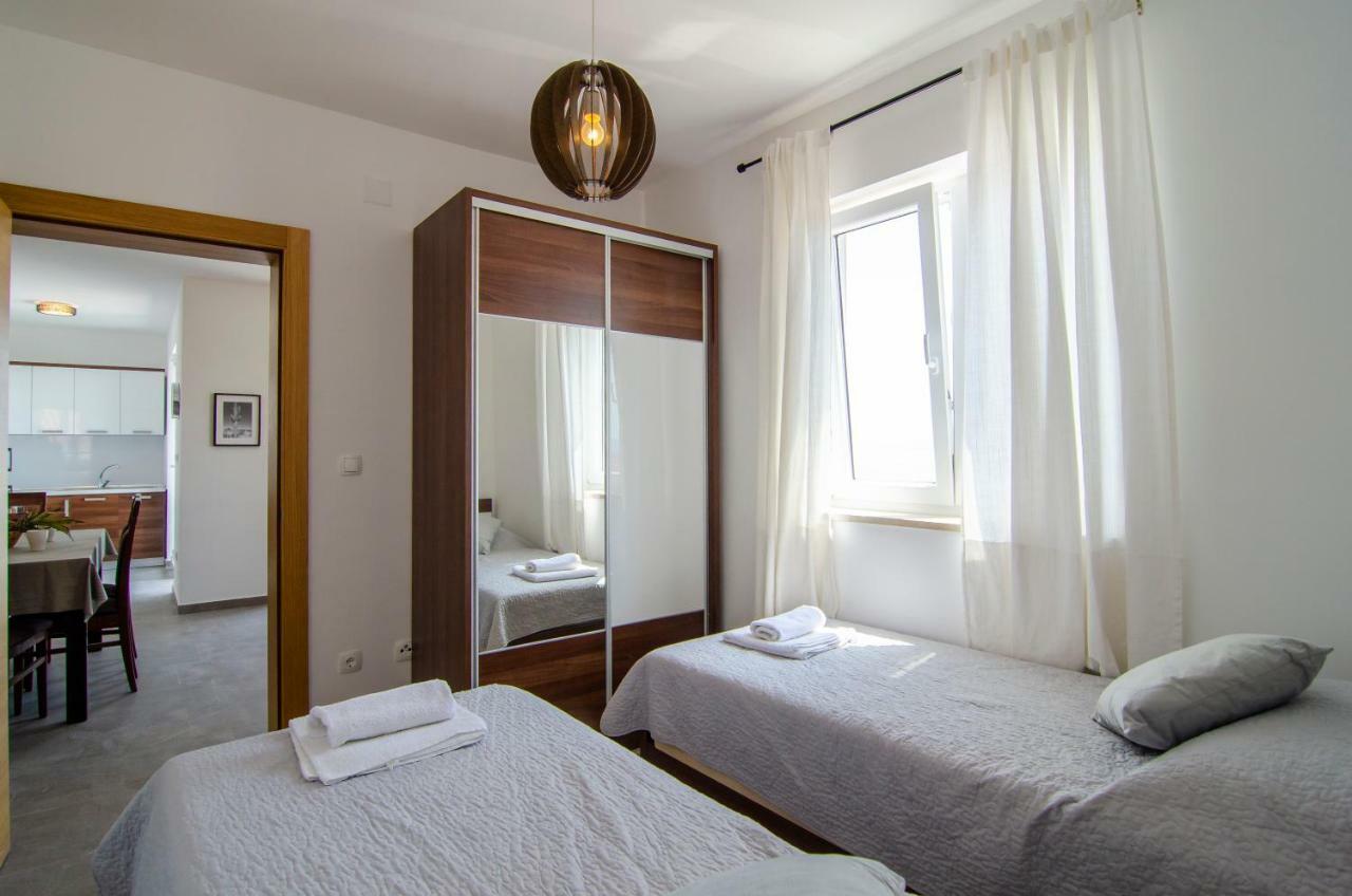 Apartments Sara 3 Bol Bagian luar foto