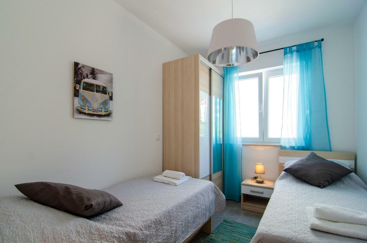 Apartments Sara 3 Bol Bagian luar foto