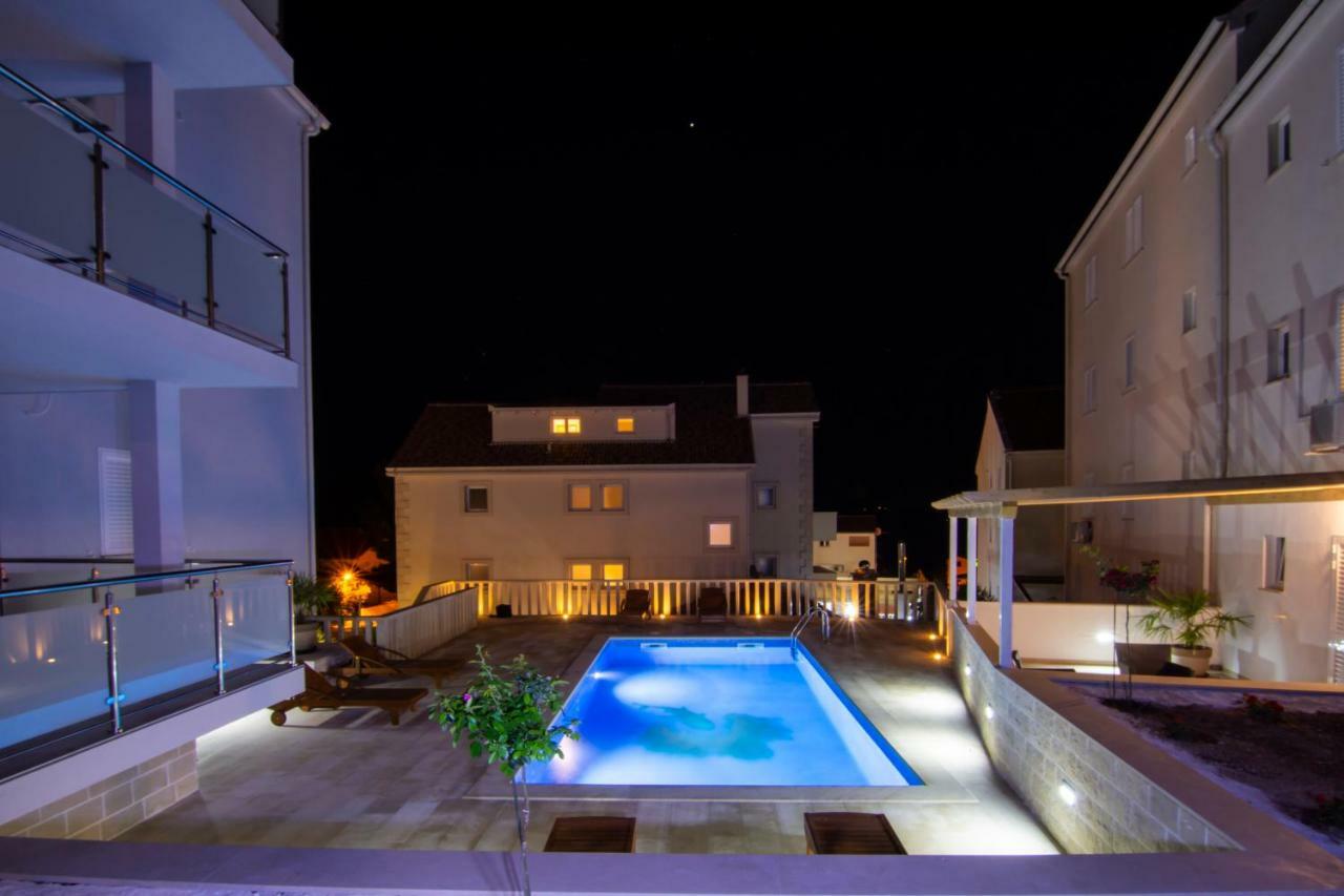 Apartments Sara 3 Bol Bagian luar foto