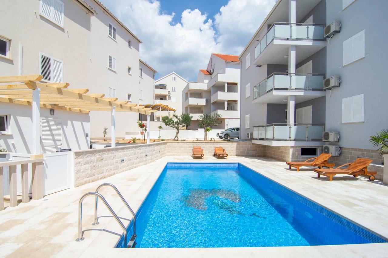 Apartments Sara 3 Bol Bagian luar foto