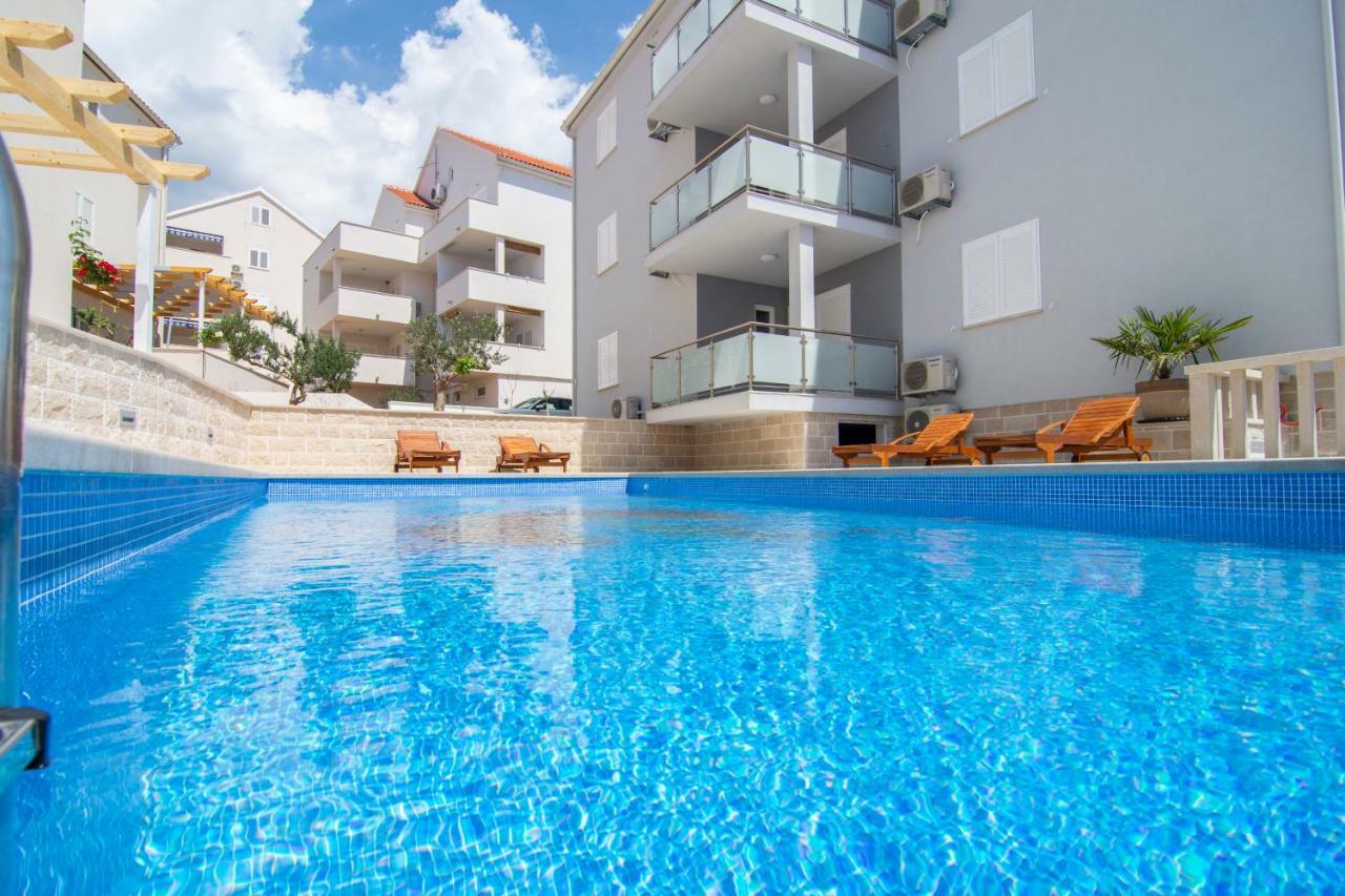 Apartments Sara 3 Bol Bagian luar foto