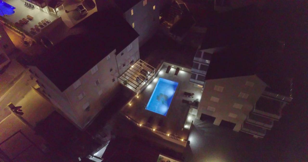 Apartments Sara 3 Bol Bagian luar foto